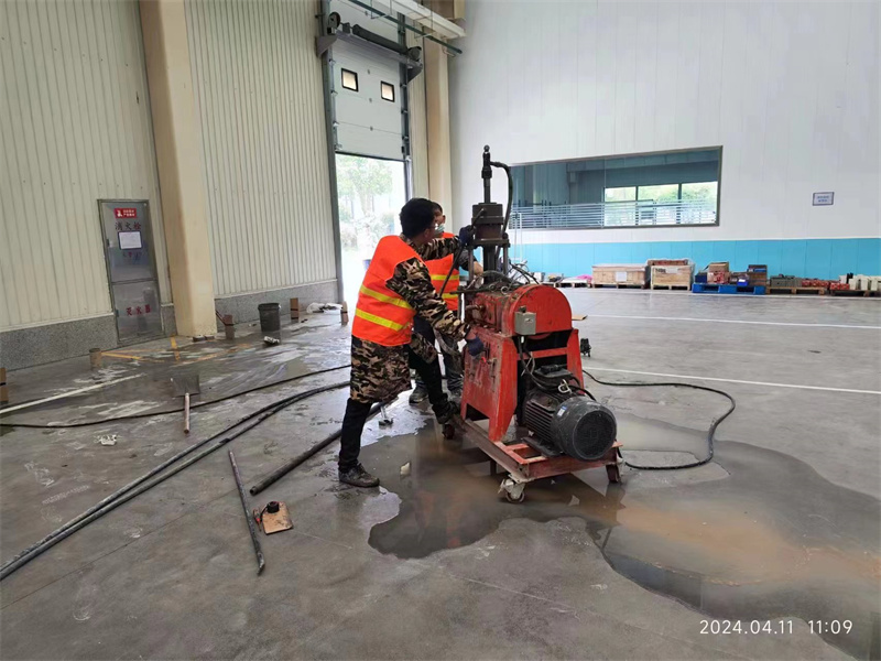 常平镇厂房地面下沉塌陷注浆加固施工